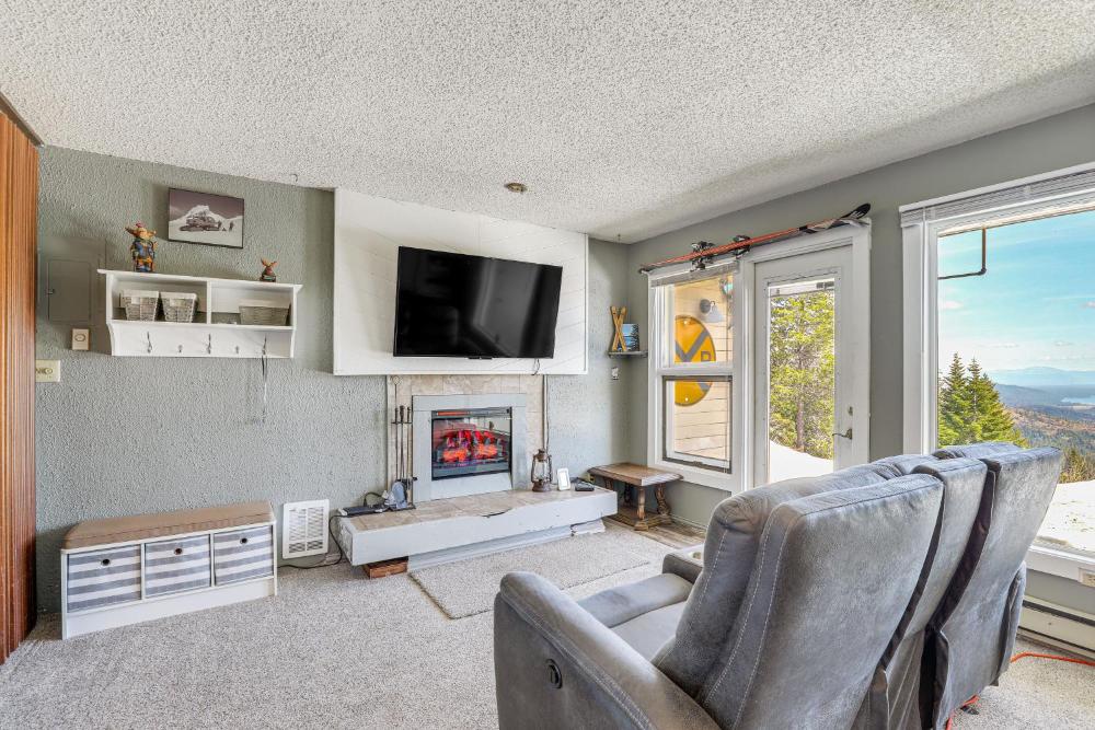 Picturesque Mt Spokane Condo Near Skiing and Biking!